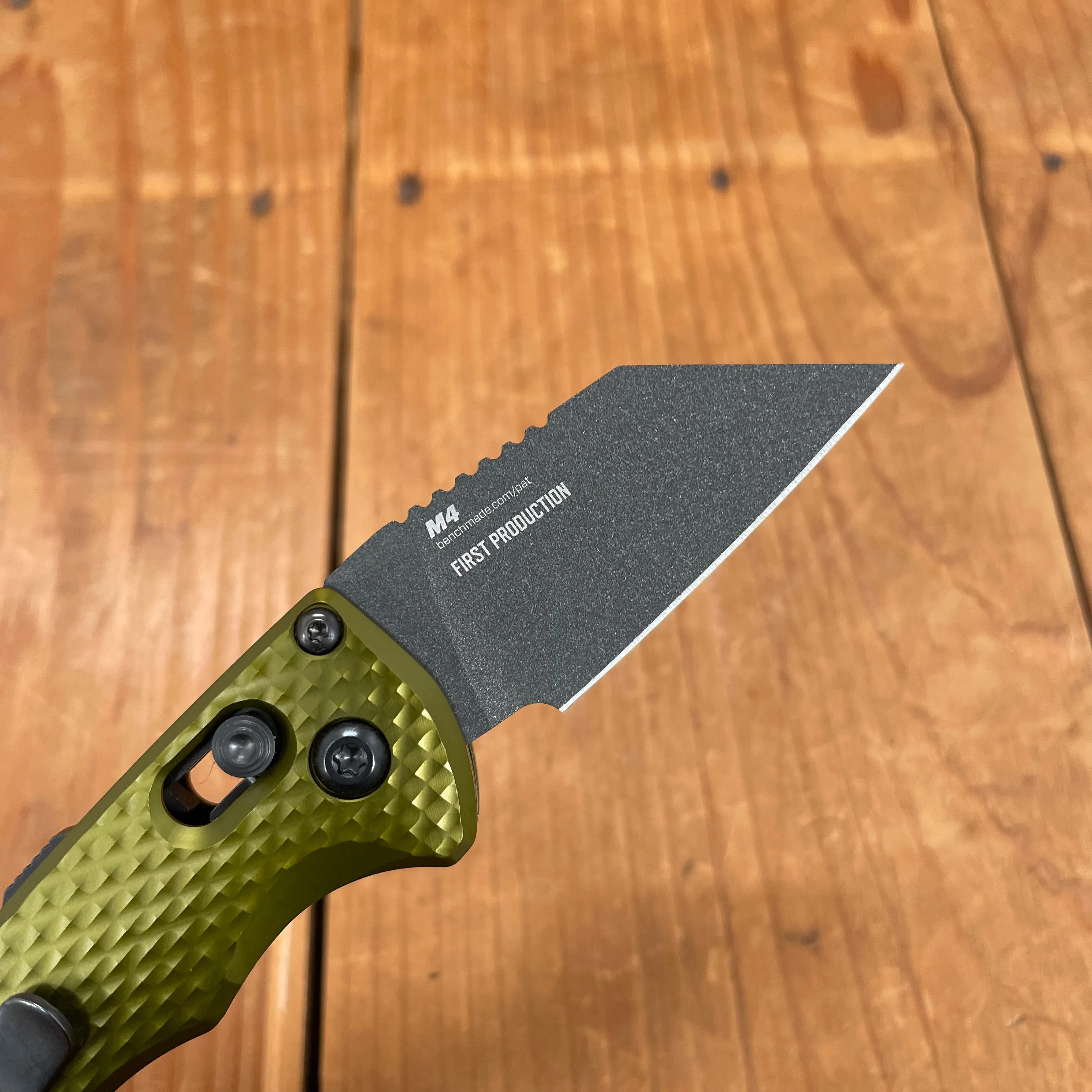 Benchmade 2950BK-2 Partial Immunity Wharncliffe CPM-M4 Auto AXIS Lock Woodland Green Handle